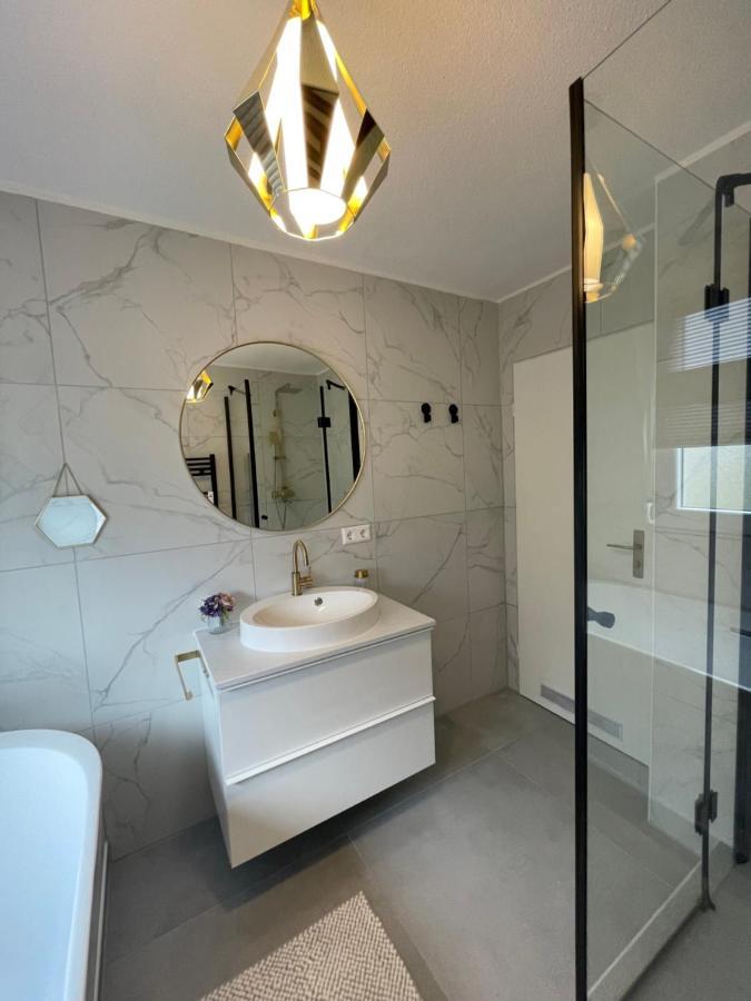 Luxus Apartment Am Fremersberg - Zentral - Mit Sauna & Badewanne Baden-Baden Buitenkant foto